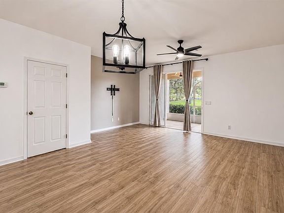 5th image of 1636 W SPRING MEADOW LOOP