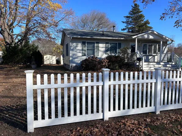 20 George Drive, Old Saybrook, CT 06475