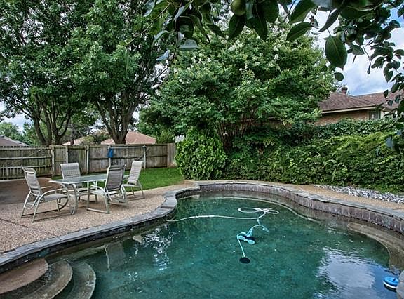 4th image of 2503 Morrison Dr