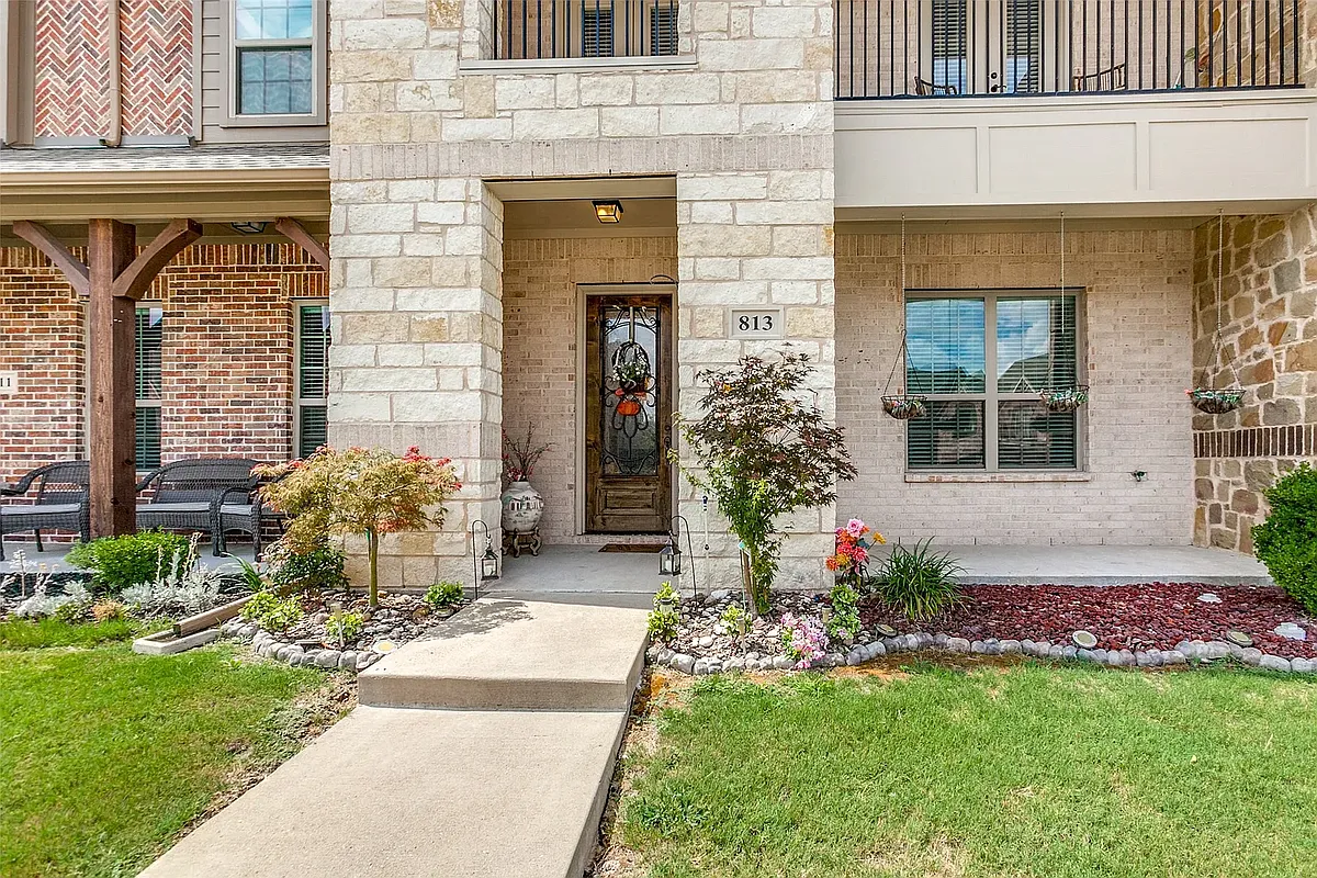 Building Photo - 813 Newhaven Dr