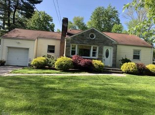 1 Maxall St, Green Brook, NJ 08812