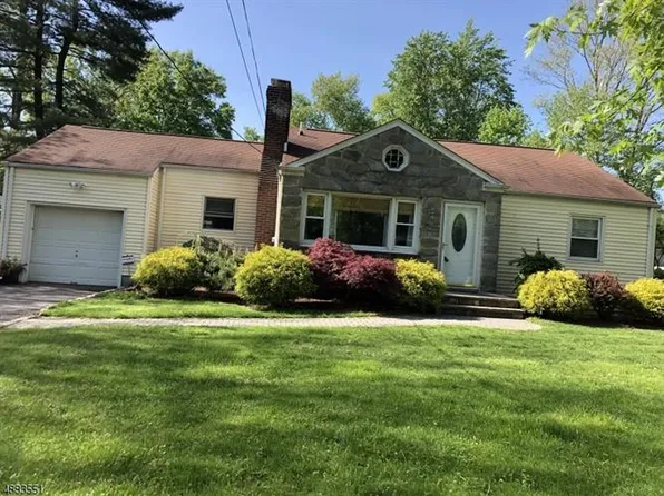 1 Maxall St, Green Brook, NJ 08812