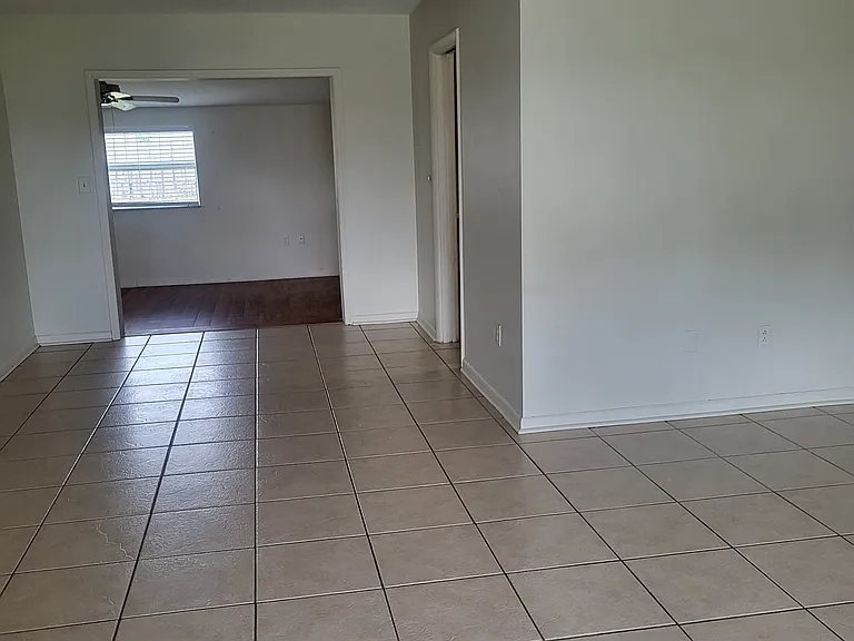 1231 W Wellington Dr — Photo 6