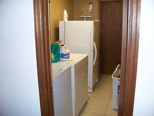 5th image of 325 Meadowlark Cir