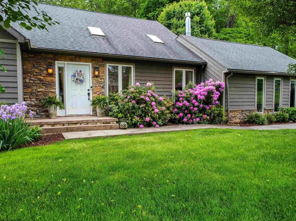 11 Ranch Dr, Morgantown, WV 26508