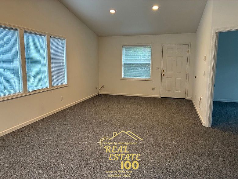 1st image of 838 SE Oar Ave