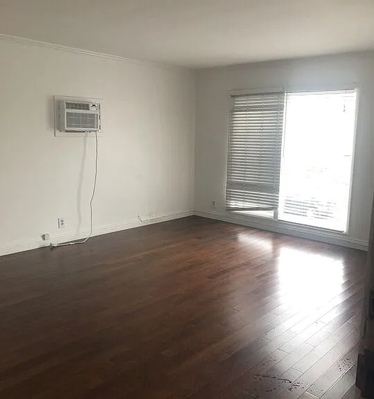 8360 Blackburn Ave #4 — Photo 10