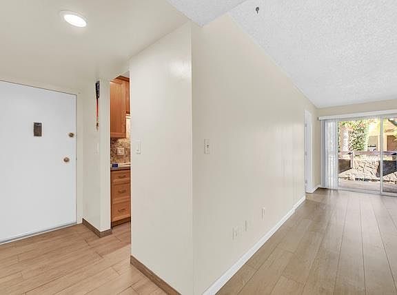 4th image of 310 Tradewinds Dr APT 5