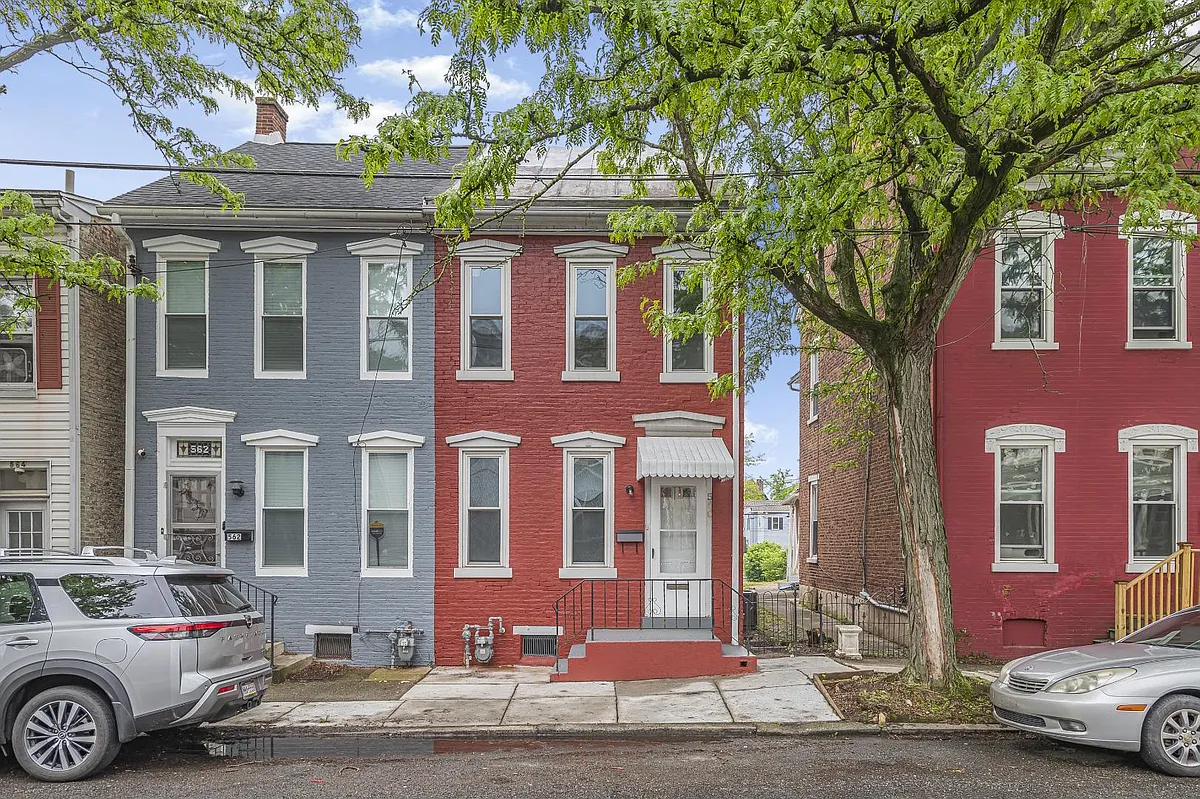 Property Photo - 560 King St