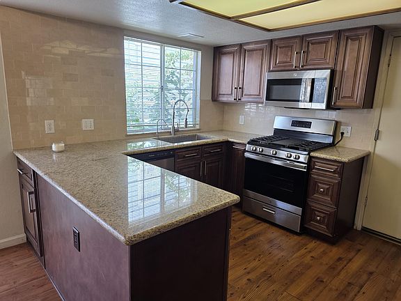 3rd image of 1468 Mayflower Way