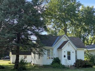 811 Clinton St, Charles City, IA 50616