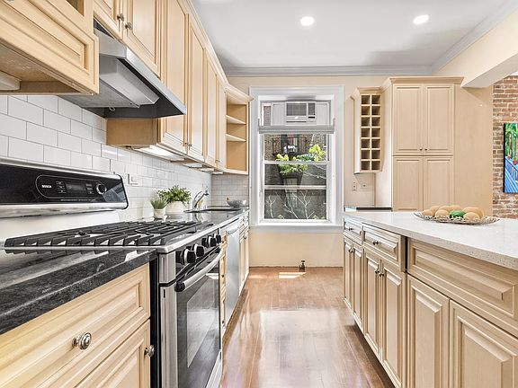 5th image of 229 W 97th St #6D1