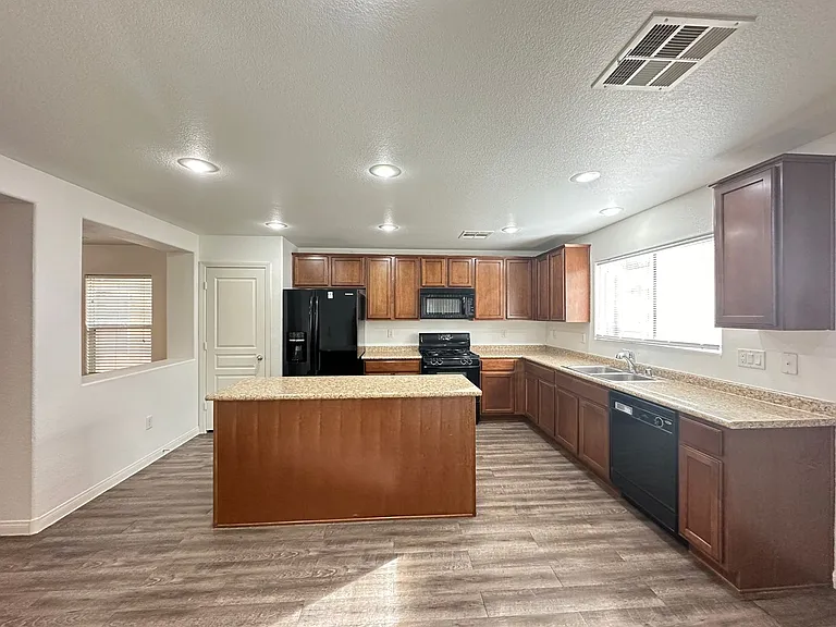4859 Golden Shimmer Ave — Photo 3