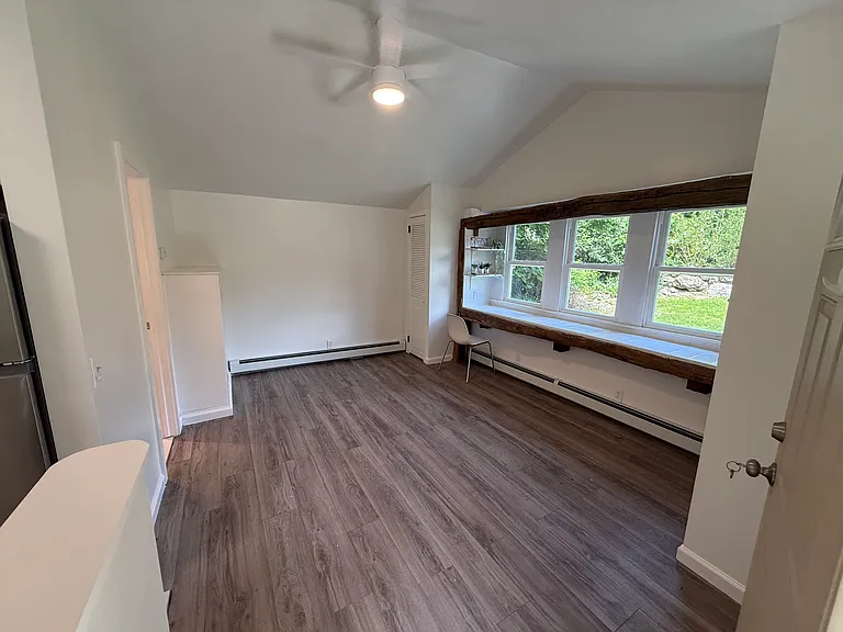 18 Lakeview Rd #B — Photo 7