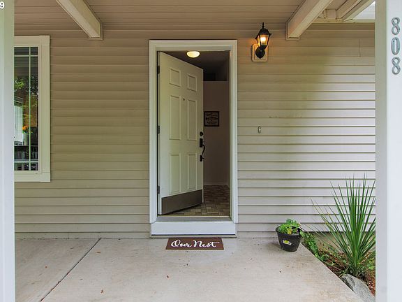 3rd image of 808 NW 15th Ave