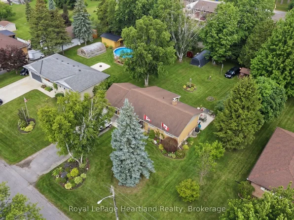 292 Wellington St, North Huron, ON N0M 1H0