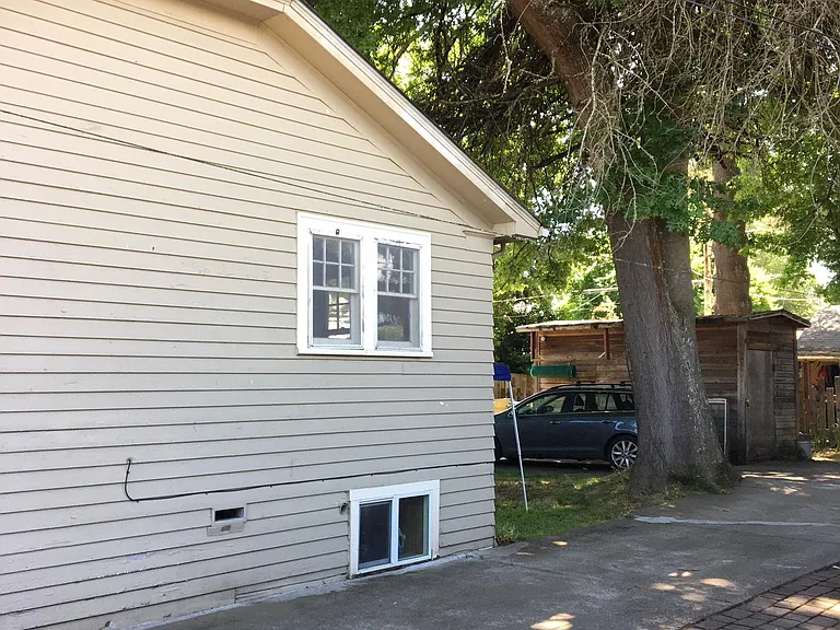 330 NW 21st St — Photo 7