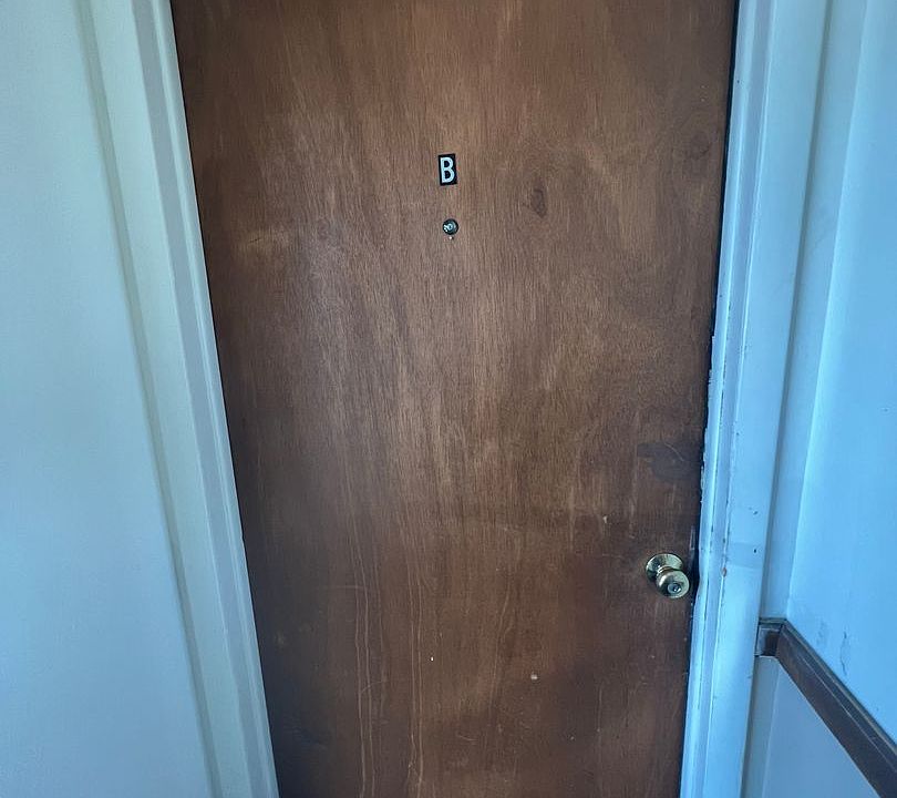2nd image of 1404 E Maple St APT B