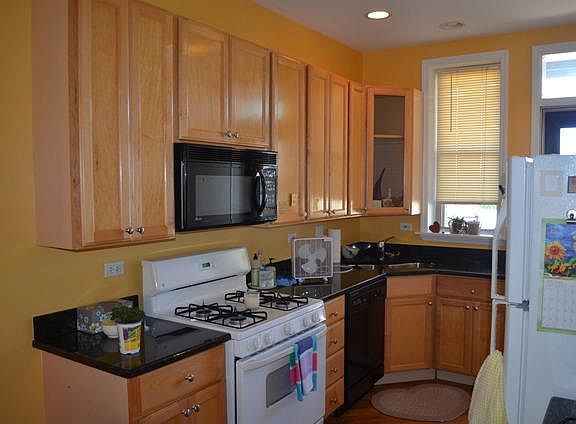 4th image of 623 S Central Park Ave