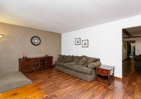 3rd image of 10581 Mert Ave