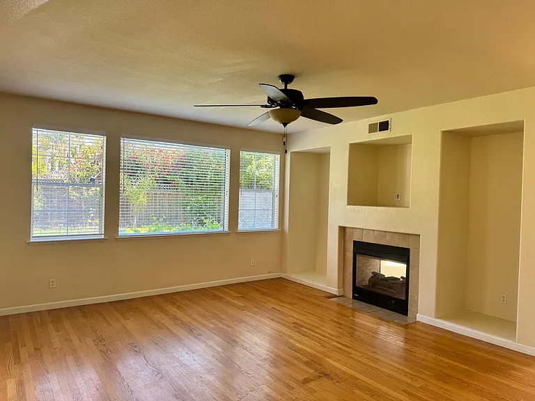 189 Clarence Way — Photo 4