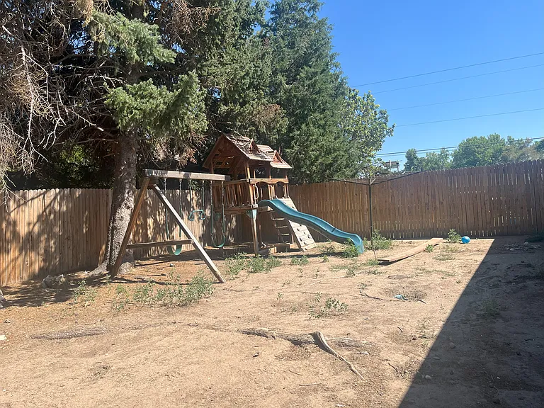 3220 Dudley St — Photo 16