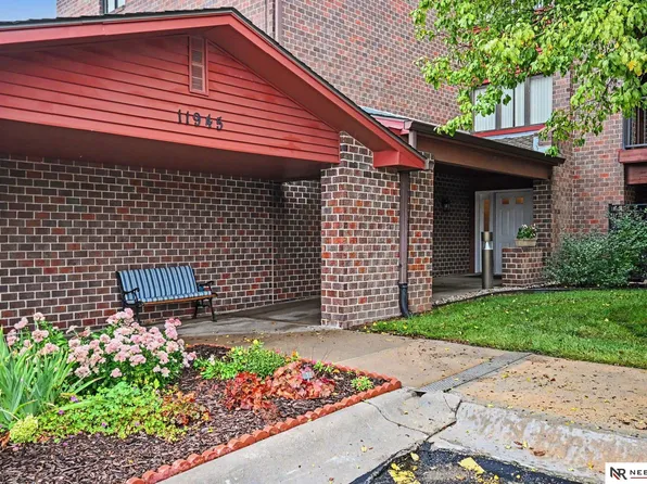 11945 Miracle Hills Dr APT 20, Omaha, NE 68154
