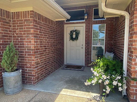 4th image of 942 Dove Landing Ave