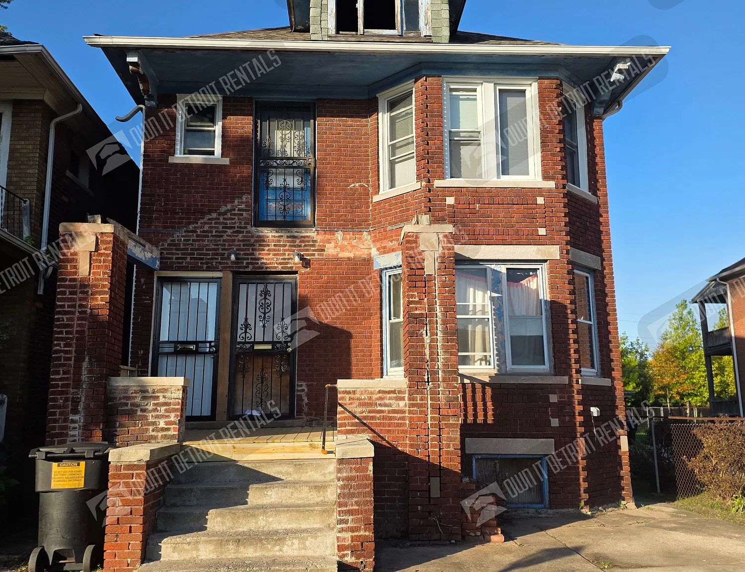 Multi Family 3 Bedroom 1 Bathroom — Photo 1