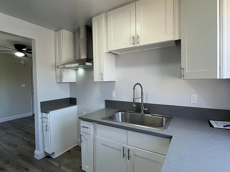 7830 S Western Ave — Photo 9