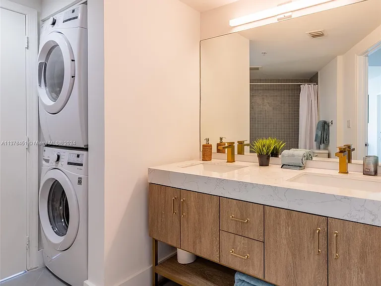 1750 N Bayshore Dr #3201 — Photo 29