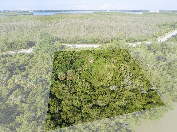 3rd image of 756 Whiskey Creek Dr