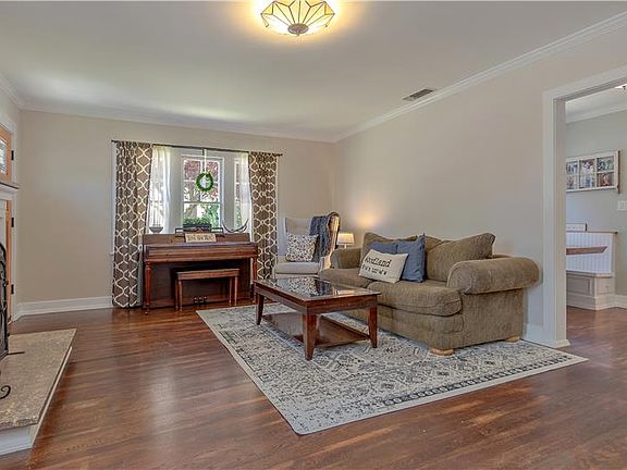 3rd image of 1003 1st St