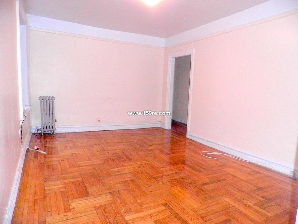 2nd image of 25 Cumming St APT 5I