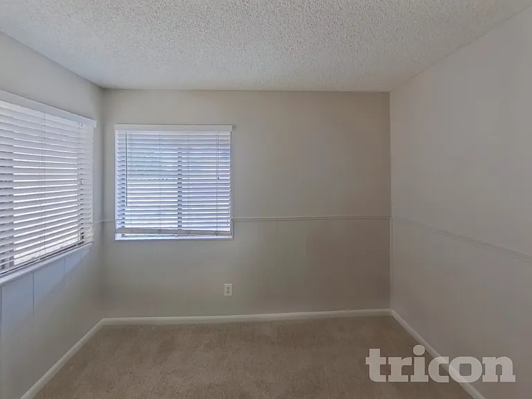 5429 Requa Ave — Photo 9