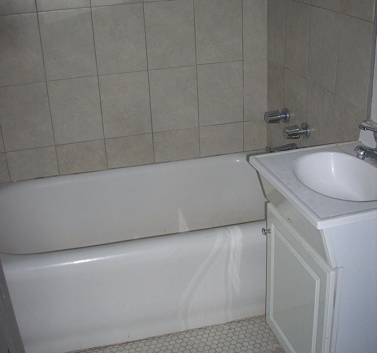 2nd image of 4557 N Leavitt St APT 2