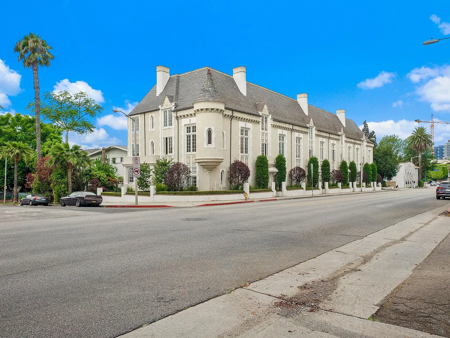 Four Gables Apartments — Photo 2