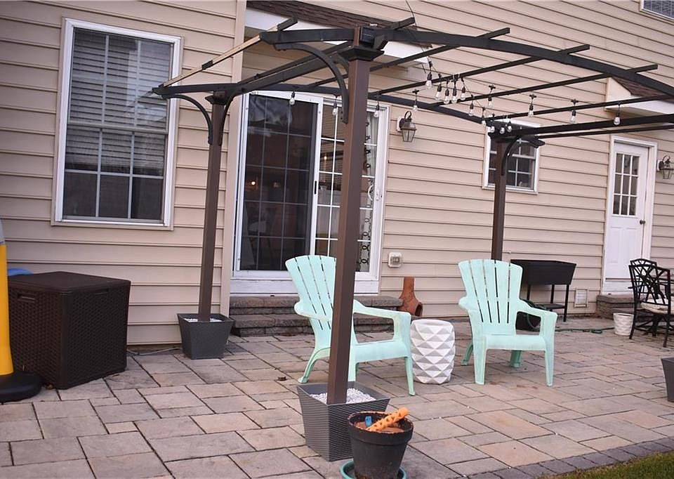 Broyhill capilano pergola discount patio seating set