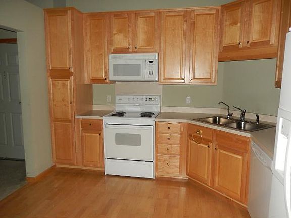 4th image of 18500 Euclid St Suite 308