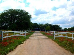520 Cr 765, Moore, TX 78057