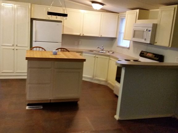 Kitchen w/ Rolling Island