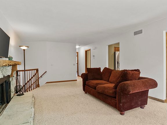 4th image of 14 Weeping Birch Cir