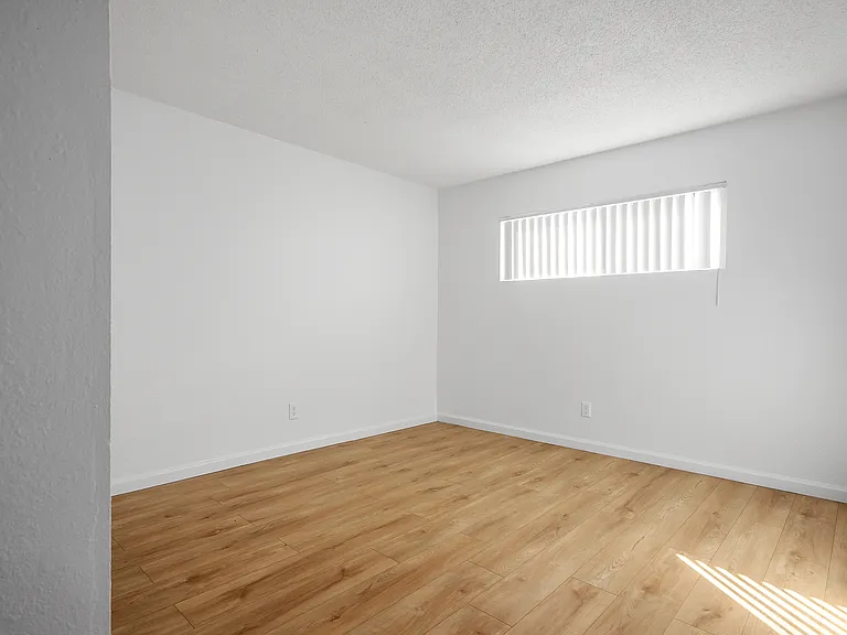 Desert Aire Apartments — Photo 9