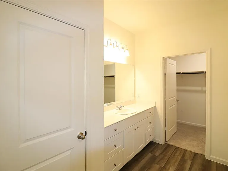 736 Richmond Dr — Photo 10