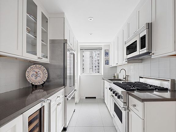 3rd image of 200 E 66th St APT D-604