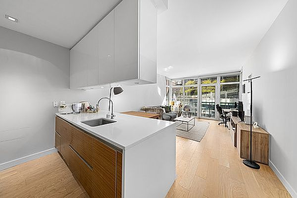 1st image of 555 W 59th St APT 6E