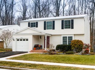 8418 Rainbow Bridge Ln, Springfield, VA 22153