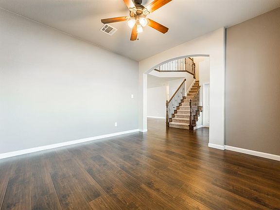5th image of 1457 Clayton Ln