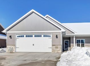 2352 Hidden Winds Ln, Green Bay, WI 54303