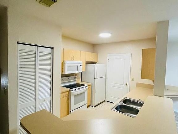 5th image of 110 SW Peacock Blvd APT 205